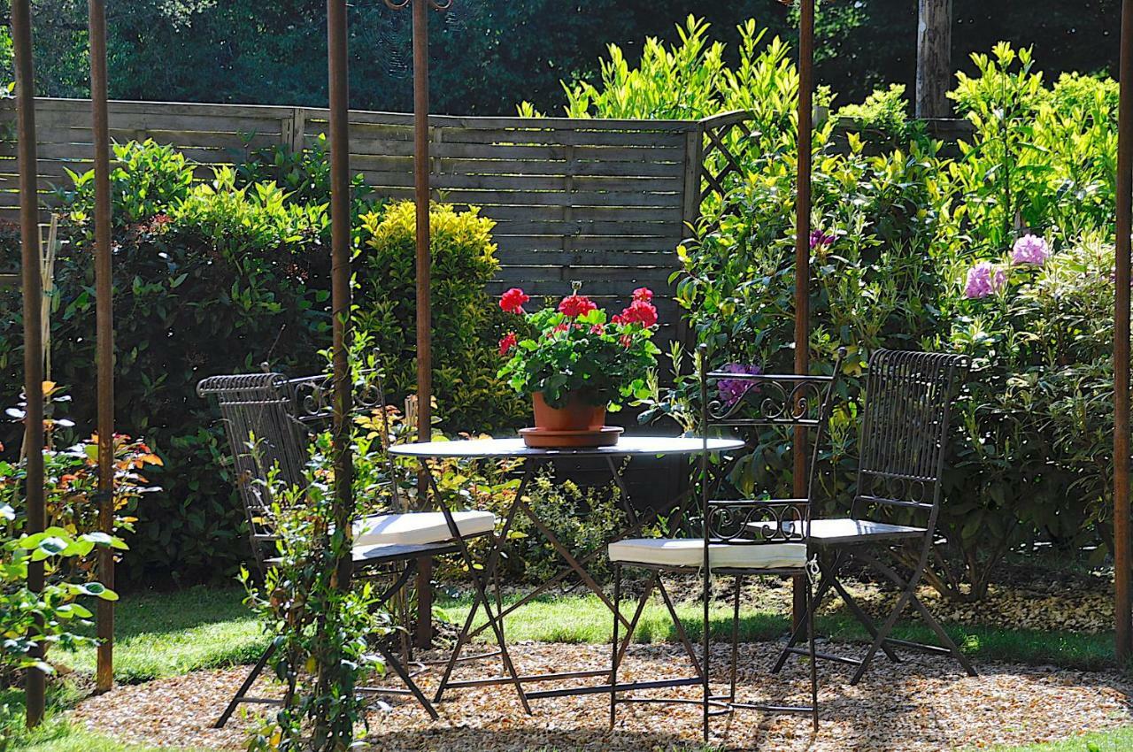 Au Jardin De Lisa Bed & Breakfast Cherreau ภายนอก รูปภาพ