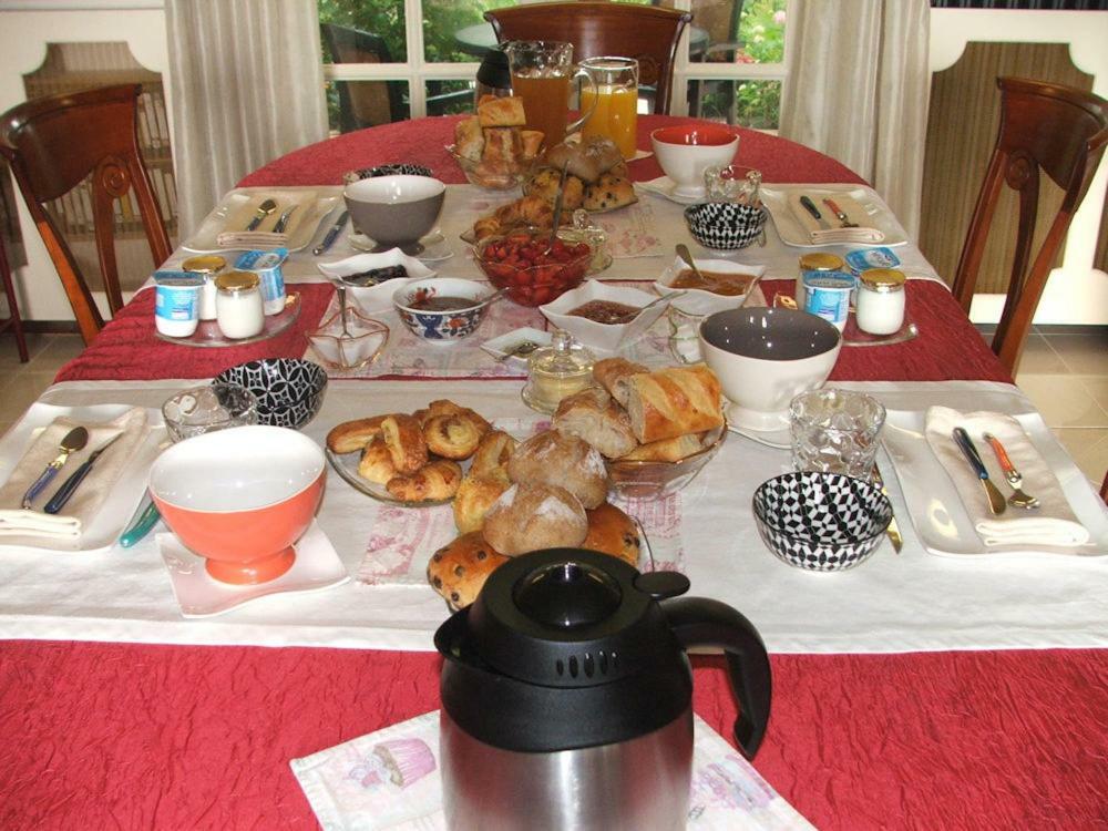 Au Jardin De Lisa Bed & Breakfast Cherreau ภายนอก รูปภาพ